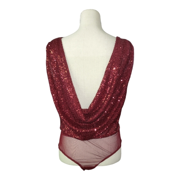 💕Lulus red all over sequence bodysuit with low cut front and back - Picture 3 of 7
